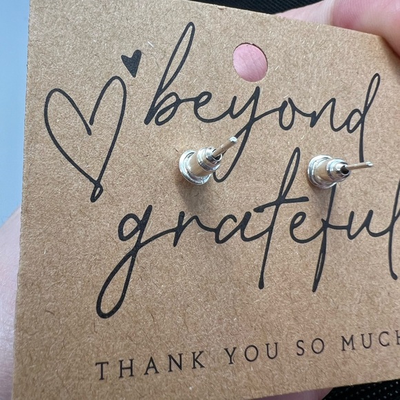 🆕#12 Snowflake studded earrings stocking stuffer Christmas - Picture 4 of 4